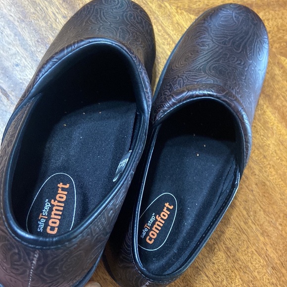 Safe Step clogs - Picture 7 of 8